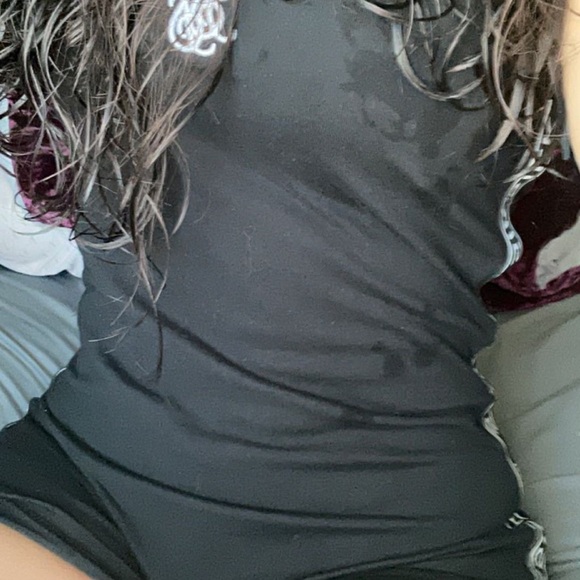 One piece - Picture 2 of 2